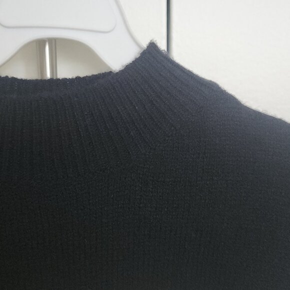 Brand New Women's Light Sweater - Picture 4 of 6